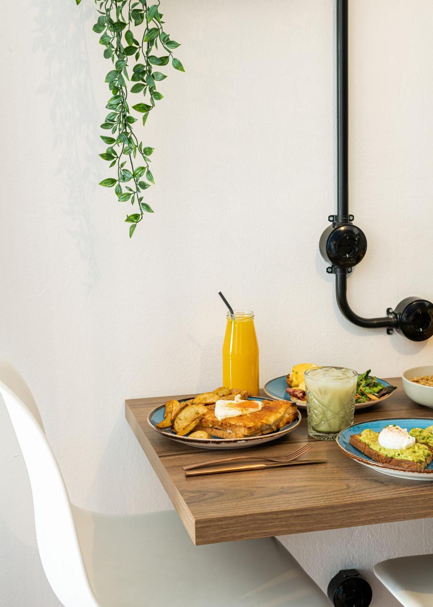 Moss Suite - Monastiraki Square View Апартаменты Афины